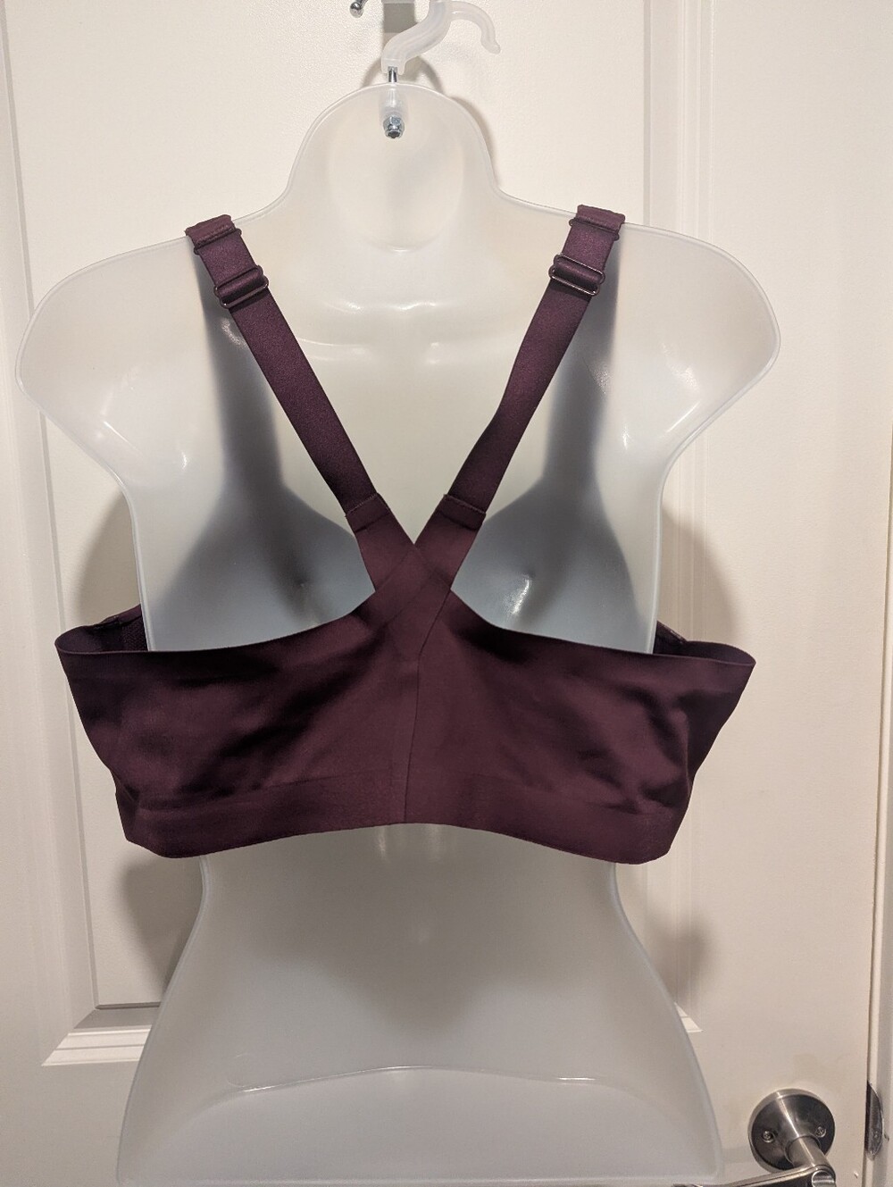 Victoria's Secret Knockout Front-Close Sports Bra in Plum - 38DD - NWOT - Picture 3 of 5